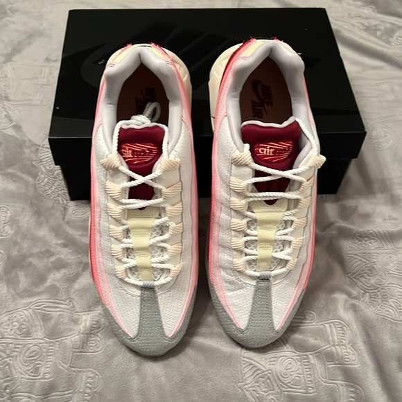 New Mens size 10.5 Nike Air Max 95 QS Limited Edition. - Picture 2 of 5